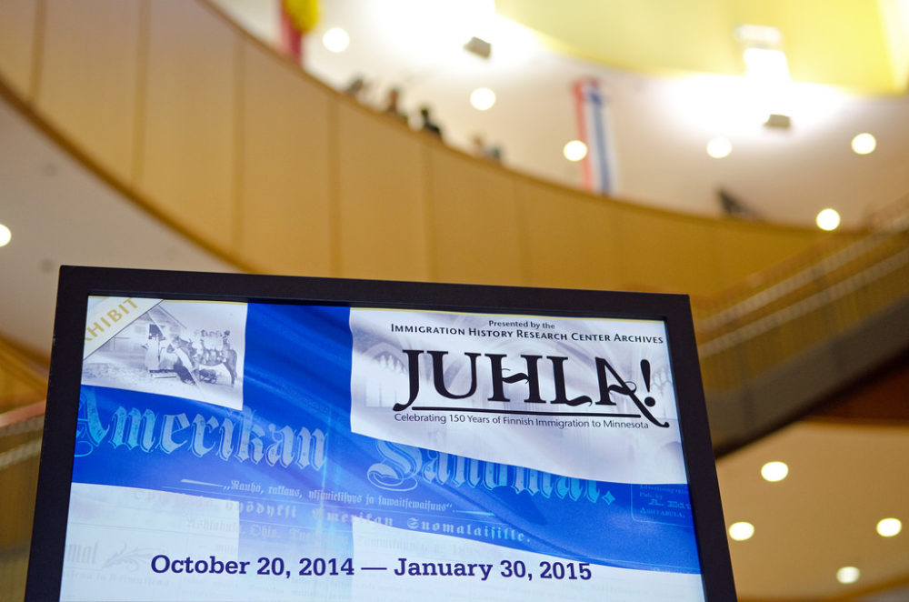 Banner welcoming visitors to the "Juhla!" exhibit at the Andersen Library.