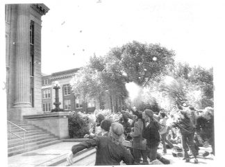 Students gather at Morrill Hall during the student strike tossing items at the building. Bill Tilton papers, University Archives, University of Minnesota, Twin Cities.