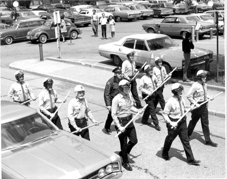 Police enter the anti-ROTC rally at Morrill Hall on May 26th, 1970. Bill Tilton papers, University Archives, University of Minnesota, Twin Cities.