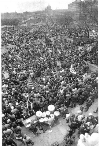A view from the State Capitol during a rally from the student strike in May 1970. Bill Tilton papers, University Archives, University of Minnesota, Twin Cities.
